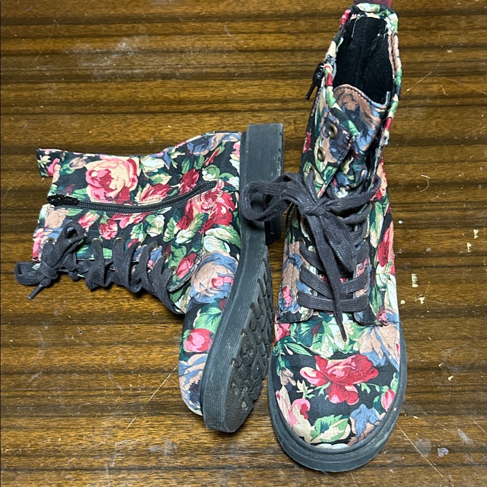 Women’s size 8 floral zip up boots